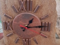 Часы из природного камня песчаника